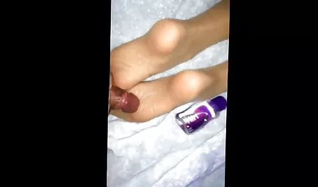 دوره های جوانه BRUNETTE BABE در PANTYHOSE فیلم سگسی جدید او