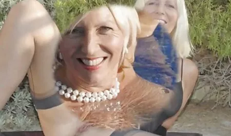 تی شرت بزرگ بلوند MILF Chessie Kay یک خروس سخت را در معرفی سایت سکسی جدید Pov بمکد